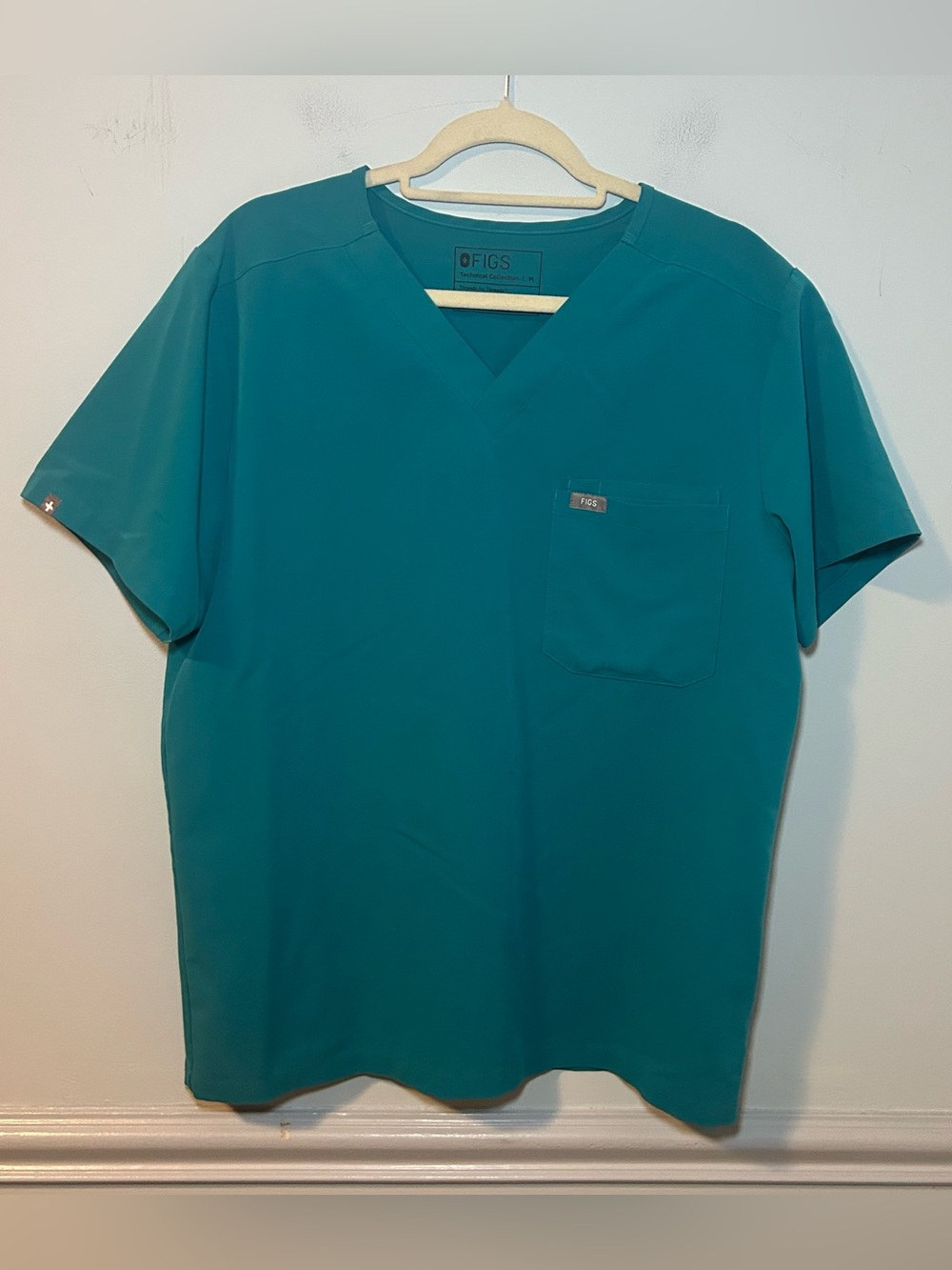 Figs Technical Collection Blue V-Neck Short Sleeve Scrubs Top Size Medium
